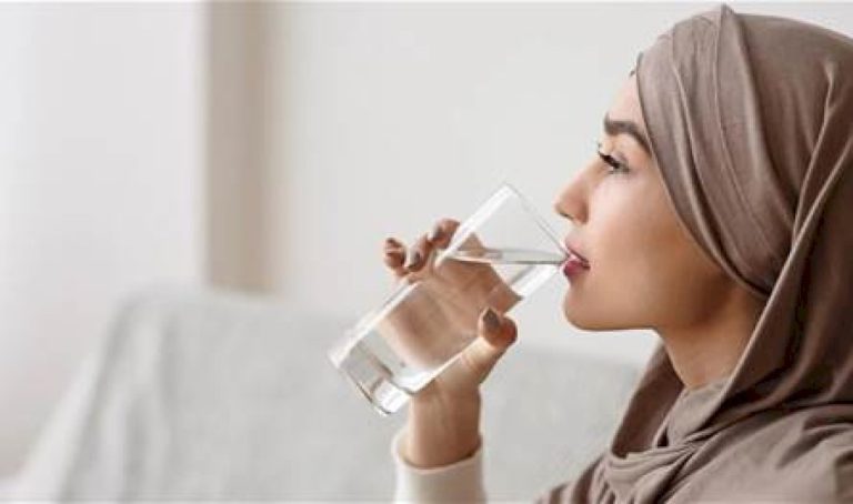 ما بين الإفطار والسحور.. هل تتناول ما يكفيك من الماء؟ ما-بين-الإفطار-والسحور.-هل-تتناول-ما-يكفيك-من-الماء؟