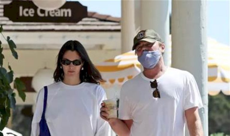 دي كابريو “مجنون” بفيتوريا.. هل دخلا القفص الذهبي؟ دي-كابريو-"مجنون"-بفيتوريا.-هل-دخلا-القفص-الذهبي؟