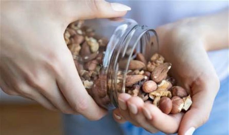 مكسرات غنية بالبروتين.. وأفضل الطرق للاستمتاع بها مكسرات-غنية-بالبروتين.-وأفضل-الطرق-للاستمتاع-بها