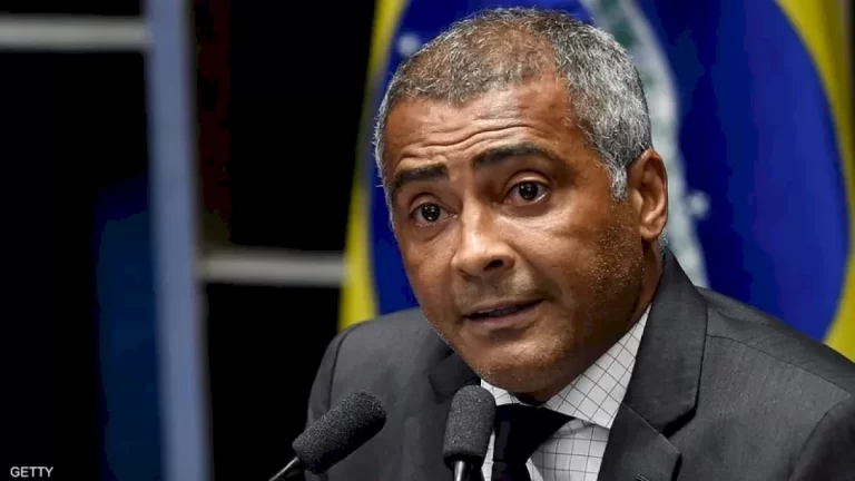 روماريو-يعود-عن-اعتزاله-ويلعب-بجانب-نجله