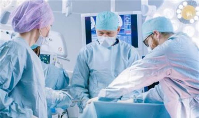 الحكم بسجن طبيب… تسبّب بخطأ طبيّ كاد أن يُودي بحياة مذيعة الحكم-بسجن-طبيب…-تسبّب-بخطأ-طبيّ-كاد-أن-يُودي-بحياة-مذيعة