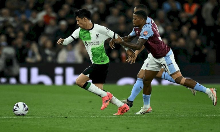 أستون فيلا وليفربول والتعادل ثالثهما أستون-فيلا-وليفربول-والتعادل-ثالثهما