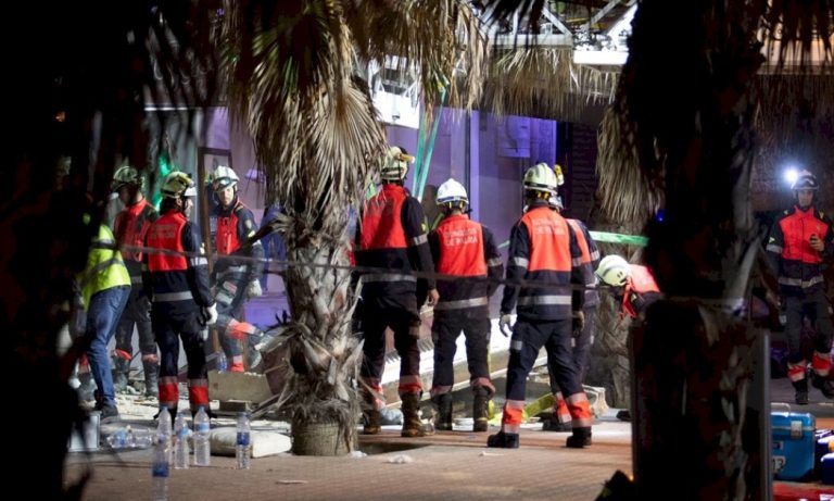 قتلى وجرحى إثر انهيار مطعم في إسبانيا (فيديو) قتلى-وجرحى-إثر-انهيار-مطعم-في-إسبانيا-(فيديو)