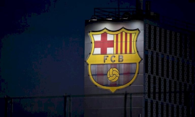 برشلونة-يهدد-صخرة-دفاعه-بعرضه-للبيع!