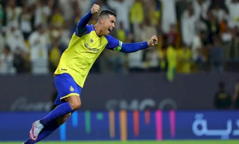 رونالدو يهز شباك إيرلندا بهدف عالمي رونالدو-يهز-شباك-إيرلندا-بهدف-عالمي