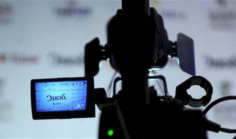 مذيعة بولنديّة تفقد وعيها… شاهدوا ما جرى معها خلال البثّ المباشر! مذيعة-بولنديّة-تفقد-وعيها…-شاهدوا-ما-جرى-معها-خلال-البثّ-المباشر!