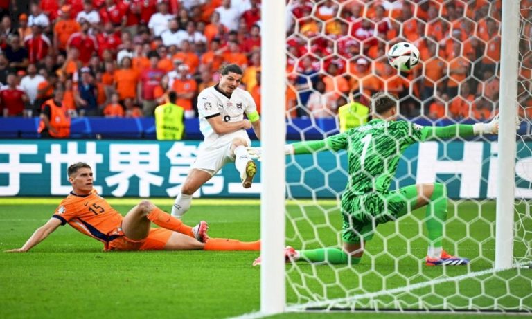 كأس-أوروبا:-مشجعات-يتعرضن-لـ”التحرش-الجنسي”-من-“عجوز”!