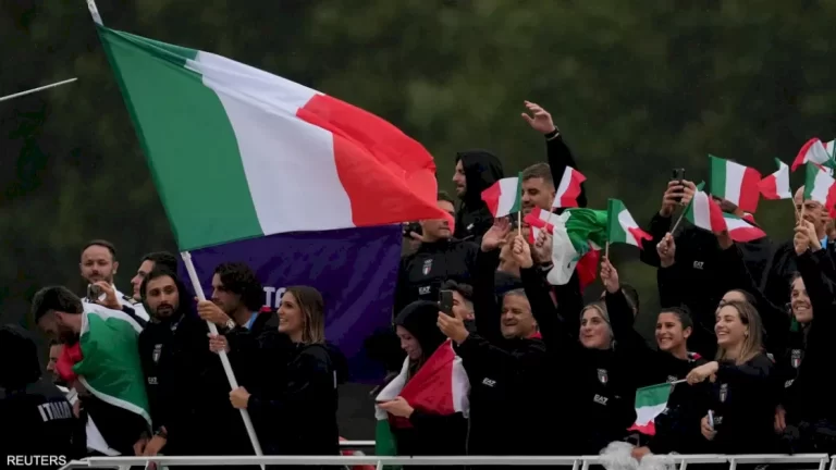 سقط خاتمه في نهر السين ووجه رسالة اعتذار لزوجته! سقط-خاتمه-في-نهر-السين-ووجه-رسالة-اعتذار-لزوجته!