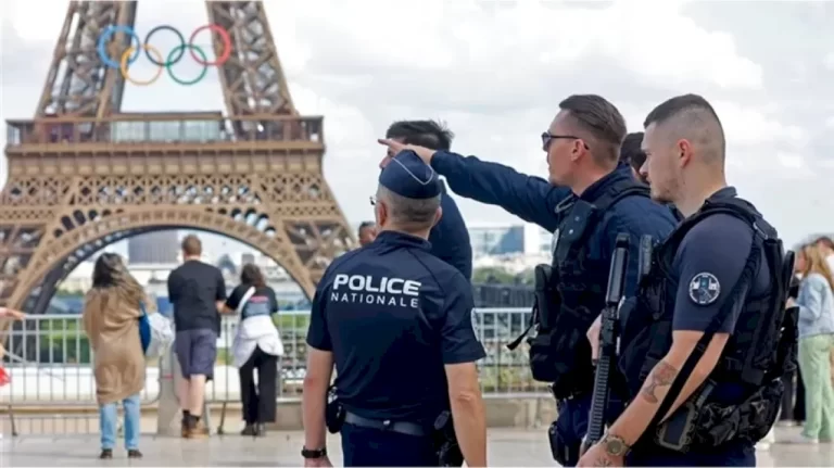 الشرطة الفرنسية تعتقل مدربا تبول في الشارع خلال أولمبياد باريس الشرطة-الفرنسية-تعتقل-مدربا-تبول-في-الشارع-خلال-أولمبياد-باريس