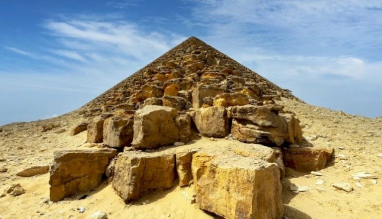 مؤثر أمريكي: تسللت إلى هرم مصري واستكشفت الغرف المخفية مؤثر-أمريكي:-تسللت-إلى-هرم-مصري-واستكشفت-الغرف-المخفية