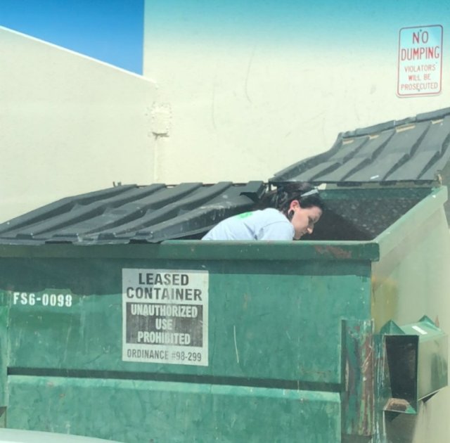 أمريكية تجمع 76 ألف دولار من التنقيب في النفايات أمريكية-تجمع-76-ألف-دولار-من-التنقيب-في-النفايات