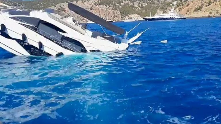 إنقاذ-عائلة-بعد-غرق-يختها-الفاخر-قرب-جزيرة-مايوركا