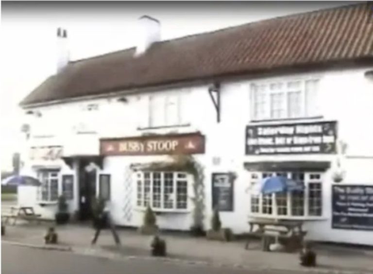 تحولت لكتاب.. حكاية دموية حول لعنة كرسي قاتل منذ 300 عام تحولت-لكتاب.-حكاية-دموية-حول-لعنة-كرسي-قاتل-منذ-300-عام