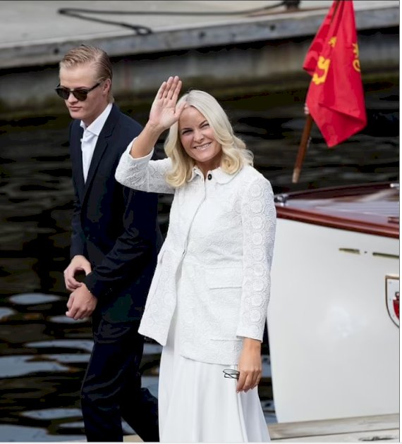 ولية-عهد-النرويج-تتصل-بامرأة-اعتدى-عليها-ابنها