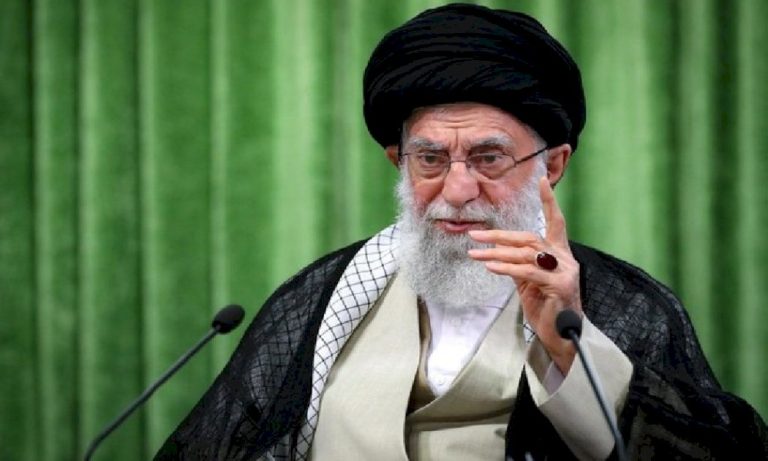 خامنئي-يدعو-لتنظيم-الفضاء-الإلكتروني