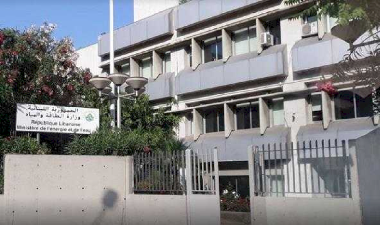 باخرة الفيول أويل الجزائرية تدخل إلى ميناء طرابلس الاثنين باخرة-الفيول-أويل-الجزائرية-تدخل-إلى-ميناء-طرابلس-الاثنين