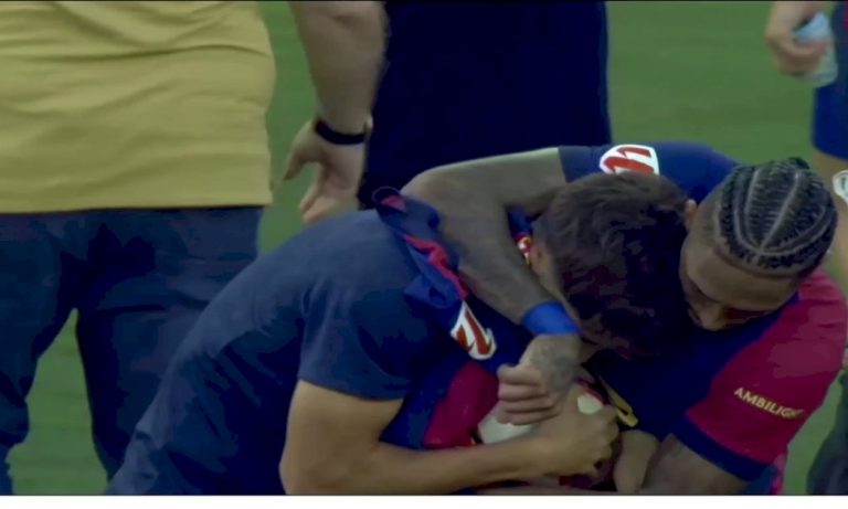 بالفيديو: موقف طريف بين لاعبَين من برشلونة بالفيديو:-موقف-طريف-بين-لاعبَين-من-برشلونة