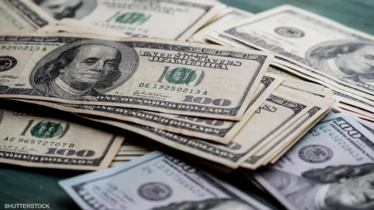 الدولار يتراجع الدولار-يتراجع