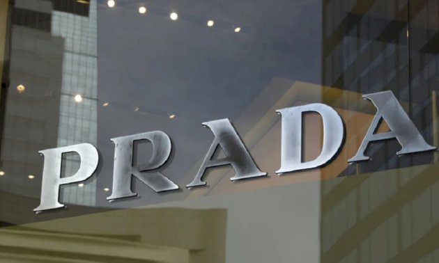 “برادا” تستحوذ على “فيرساتشي” مقابل 1.4 مليار دولار “برادا”-تستحوذ-على-“فيرساتشي”-مقابل-1.4-مليار-دولار