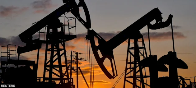 النفط يتجه لتكبد خسارة أسبوعية قياسية النفط-يتجه-لتكبد-خسارة-أسبوعية-قياسية