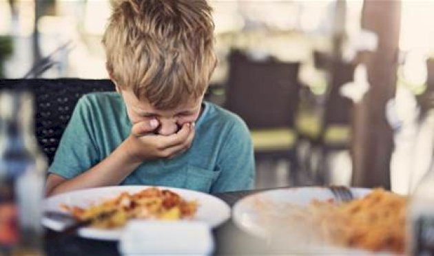 من-السالمونيلا-إلى-الليستيريا.-تعرف-على-أعراض-وأخطر-أنواع-التسمم-الغذائي!