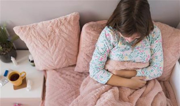 آلام-الدورة-الشهرية-عند-المراهقات.-الأسباب-والعلاج