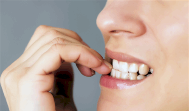 تحذير صحي من عواقب قضم الأظافر تحذير-صحي-من-عواقب-قضم-الأظافر