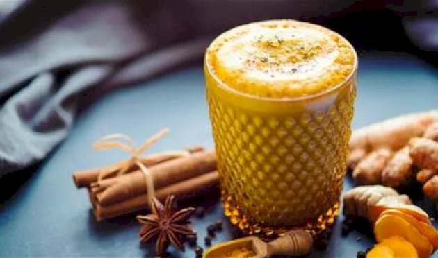 لهذه الاسباب يجب تناول كوب من حليب الكركم قبل النوم لهذه-الاسباب-يجب-تناول-كوب-من-حليب-الكركم-قبل-النوم