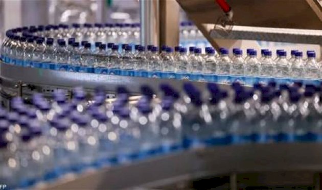 خطر غير مرئي يتسلل إلى أجسامنا.. هذا ما لا نراه في زجاجات المياه خطر-غير-مرئي-يتسلل-إلى-أجسامنا.-هذا-ما-لا-نراه-في-زجاجات-المياه