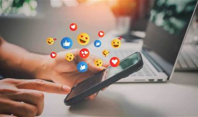 الصمت الرقمي.. وجه خفي لشخصيات تراقب أكثر مما تتكلم الصمت-الرقمي.-وجه-خفي-لشخصيات-تراقب-أكثر-مما-تتكلم