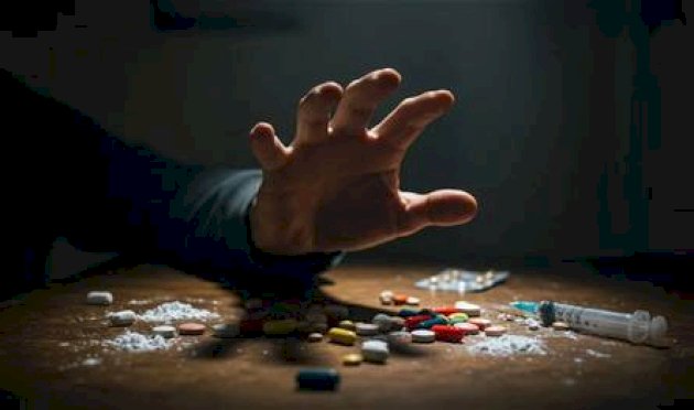 القلق والاكتئاب والإدمان.. ثلاثية قاتلة تهدد حياة الشباب عالميًا! القلق-والاكتئاب-والإدمان.-ثلاثية-قاتلة-تهدد-حياة-الشباب-عالميًا!