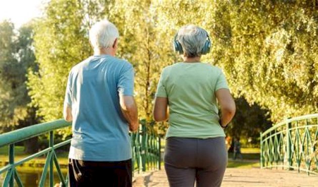 دراسة:-5-آلاف-خطوة-يومياً-قد-تبطئ-تدهور-الدماغ-لدى-مرضى-ألزهايمر