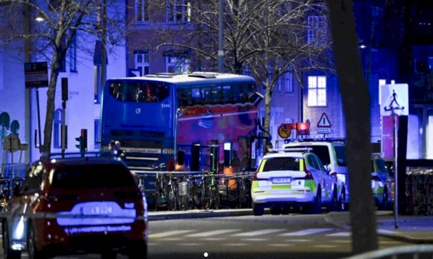 ضحايا-جراء-اصطدام-حافلة-بمحطة-انتظار-وسط-ستوكهولم