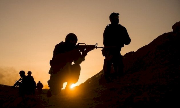 الجيش الإسرائيلي يدمر أنفاقاً فوق متحصنين بداخلها الجيش-الإسرائيلي-يدمر-أنفاقاً-فوق-متحصنين-بداخلها