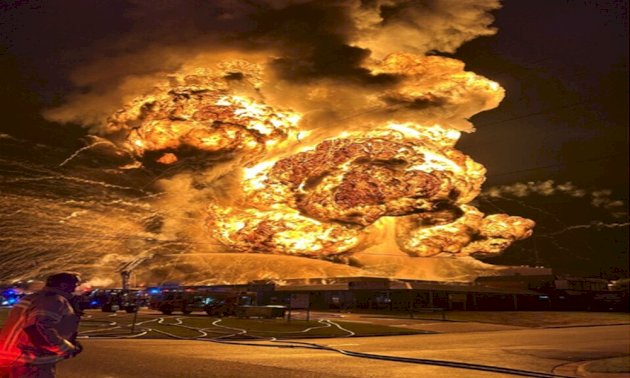 انفجار-هائل-يهز-مصنعًا-لمعالجة-النفايات-في-سيدني-(فيديو)