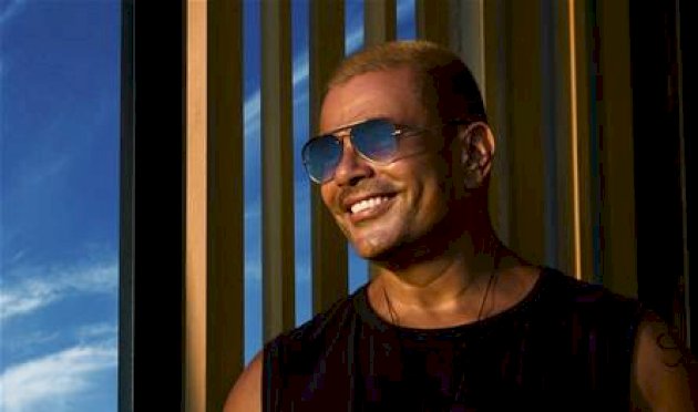 فنان-شهير-مُتهم-باستنساخ-لحن-أغنية-"بابا"-لزميله-عمرو-دياب!-(صورة)