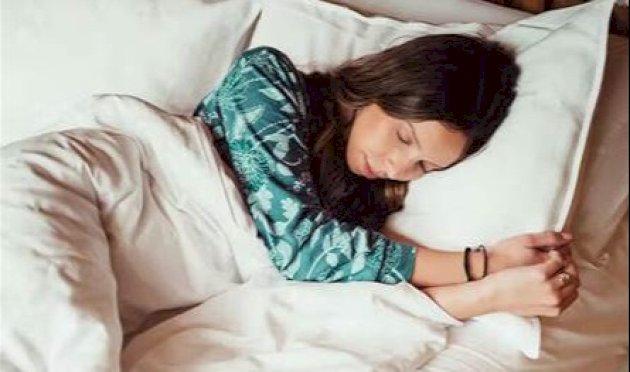 وضعية-نومك-تهدد-صحتك-الجسدية-والعصبية.-كيف؟