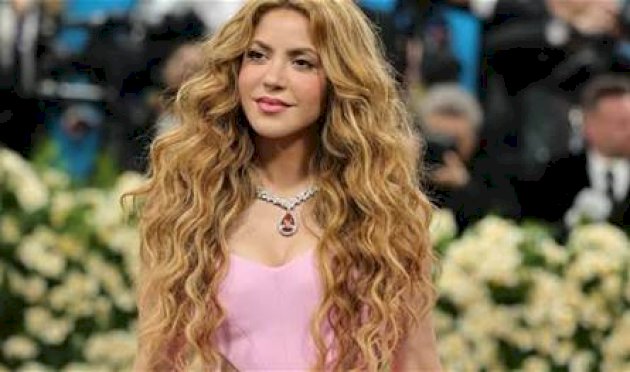 شاكيرا تتحول إلى ذئبة معدنية على مسرح بوينس آيرس شاكيرا-تتحول-إلى-ذئبة-معدنية-على-مسرح-بوينس-آيرس