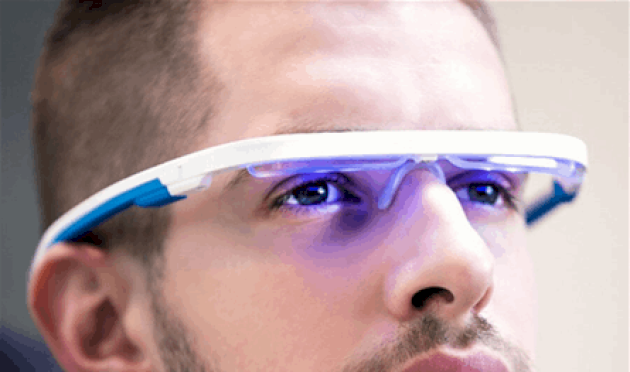 نظارات العلاج الضوئي.. موضة قابلة للارتداء ووعود للنوم والمزاج نظارات-العلاج-الضوئي.-موضة-قابلة-للارتداء-ووعود-للنوم-والمزاج