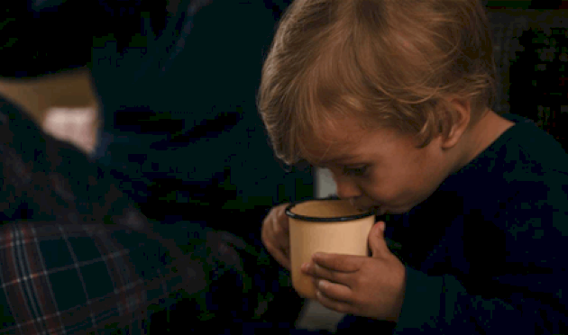 لماذا يجب منع الطفل من شرب الشاي أو القهوة؟ لماذا-يجب-منع-الطفل-من-شرب-الشاي-أو-القهوة؟