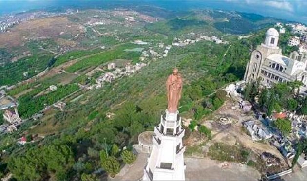 عبير-نعمة-وملحم-زين-يضيئان-ميلاد-مغدوشة