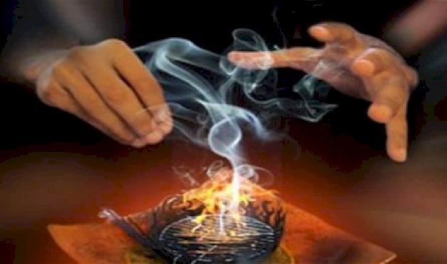 تستعين-بالقرآن-والصلاة.-فنانة-شهيرة-تُعاني-من-"سحر-أسود"-وتتهم-زميلتها-بأنها-وراء-ذلك