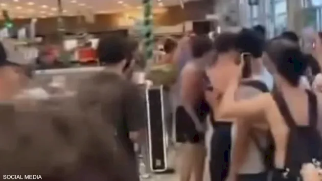 مراهقون-بأستراليا-يثيرون-فوضى-في-متجر.-والشرطة-تتدخل
