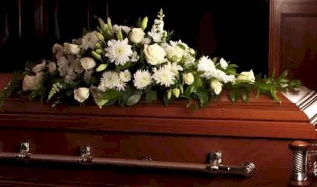 ممثل-معروف-يغيب-عن-جنازة-والدته.-ما-السبب؟