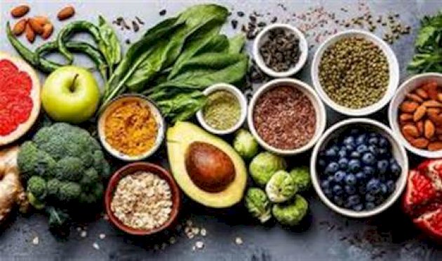 فيتامينات-وأعشاب.-قائمة-الأطعمة-التي-تحمي-جسمك-من-الالتهابات