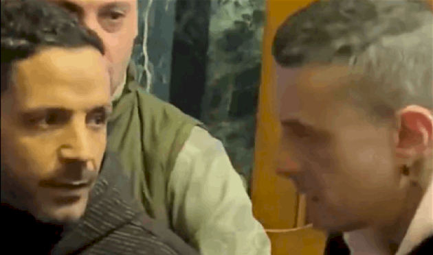 خلال-عزاء-والدته.-أحمد-الفيشاوي-ينفعل-على-المصورين-شاهدوا-ما-فعله-بأحدهم