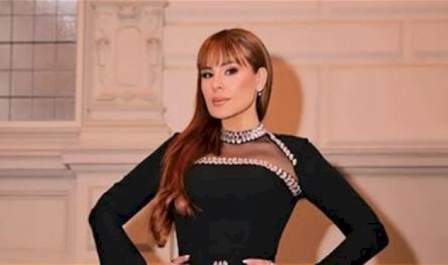 فستان أحمر وذهبي.. شاهدوا بالصور إطلالة كارول سماحة في عيد الميلاد فستان-أحمر-وذهبي.-شاهدوا-بالصور-إطلالة-كارول-سماحة-في-عيد-الميلاد