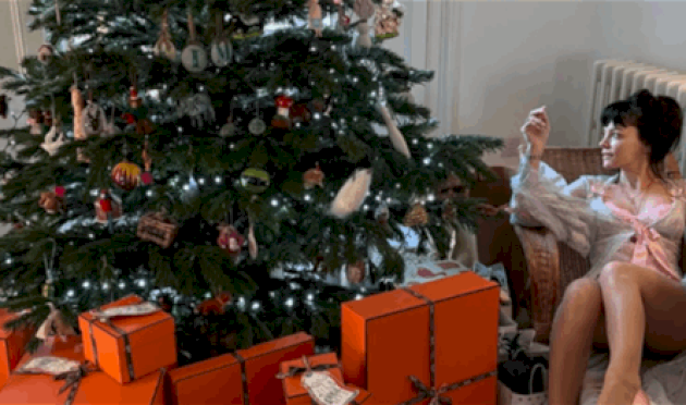 فنّانة تتصدر قائمة المشاهير الذين ينفقون ببذخ في احتفالات عيد الميلاد (صور) فنّانة-تتصدر-قائمة-المشاهير-الذين-ينفقون-ببذخ-في-احتفالات-عيد-الميلاد-(صور)