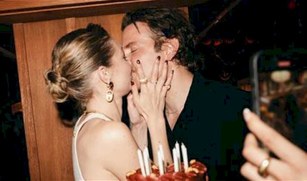 يكبرها بـ 20 عاماً.. النجم الشهير يستعد لطلب يد حبيبته عارضة الأزياء قريباً يكبرها-بـ-20-عاماً.-النجم-الشهير-يستعد-لطلب-يد-حبيبته-عارضة-الأزياء-قريباً