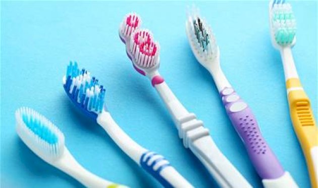 لتجنب الأمراض.. متى يجب تغيير فرشاة الأسنان؟ لتجنب-الأمراض.-متى-يجب-تغيير-فرشاة-الأسنان؟